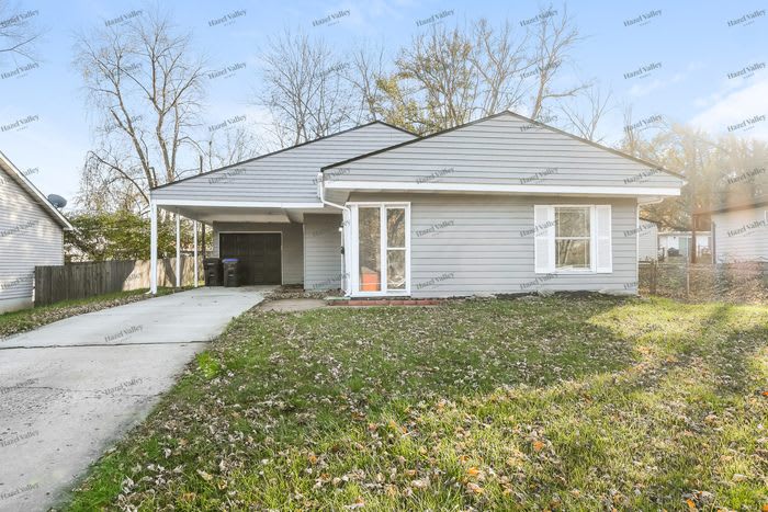16 Saint Laurence Drive – photo 3