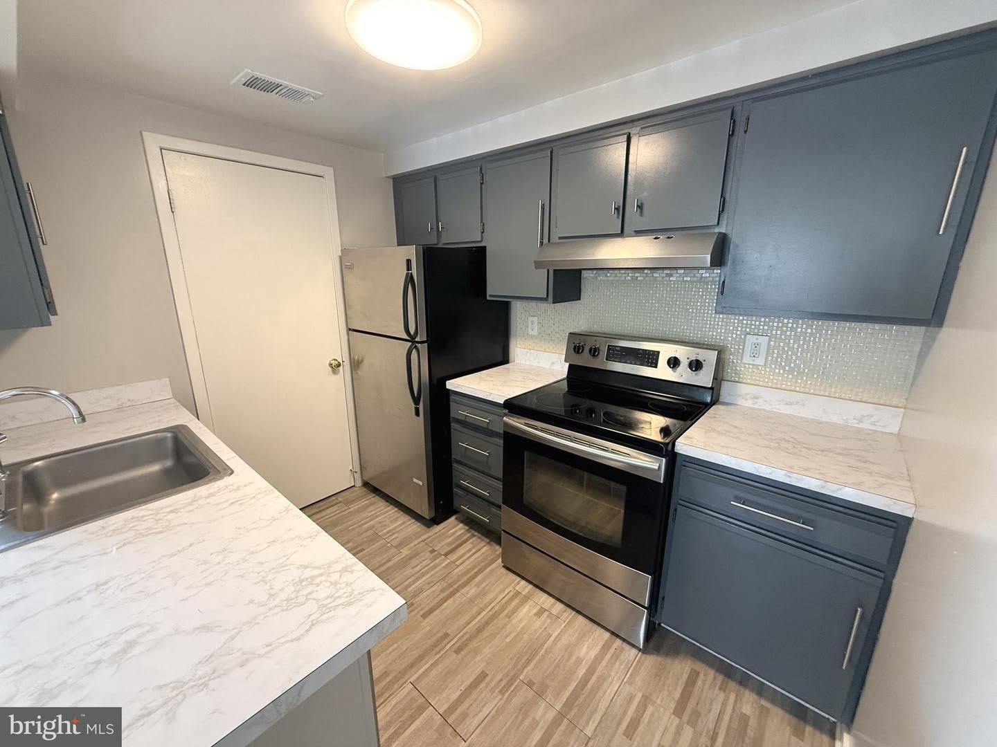 9802 HELLINGLY PL #109 – photo 3