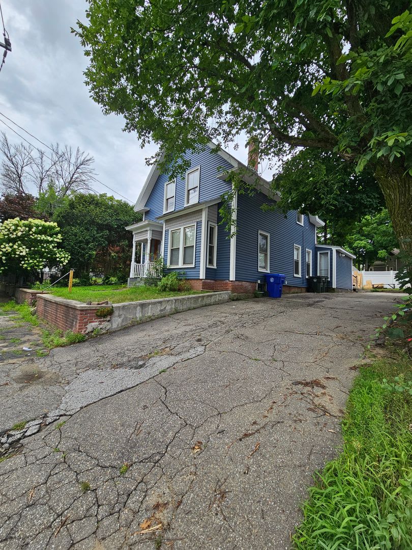605 Hall St – photo 2