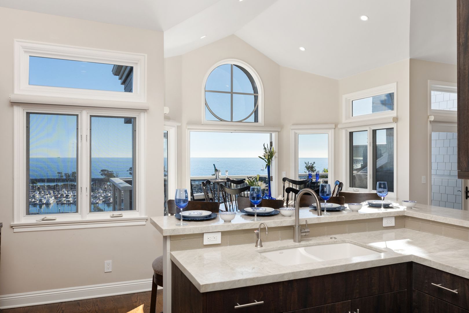 Luxury Executive Coastal Residence – photo 5