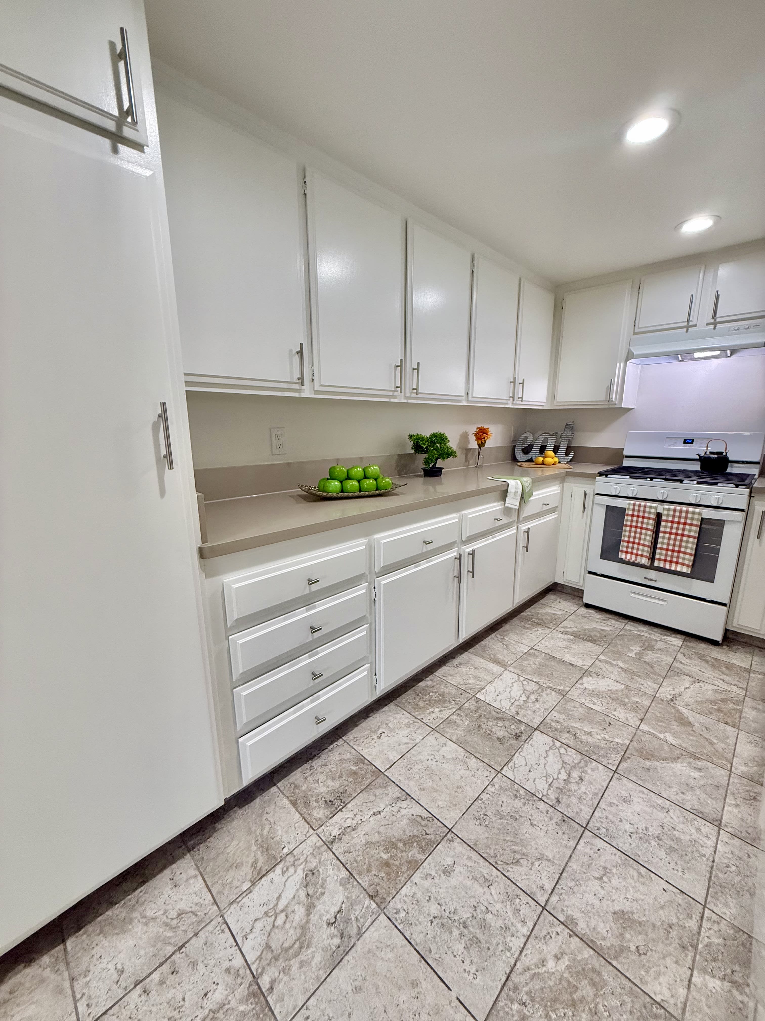 512 W Imperial Ave – photo 3