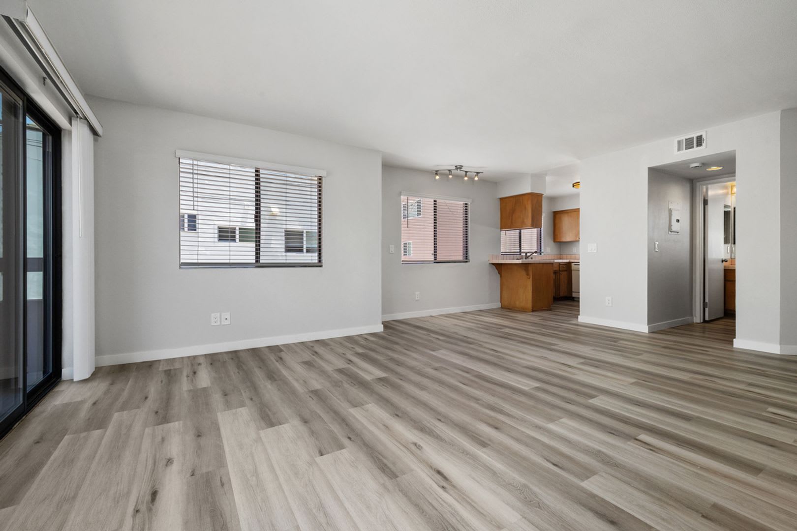 Mission Beach. 3 bedroom, 2.5 bath, 2 car garage – photo 4