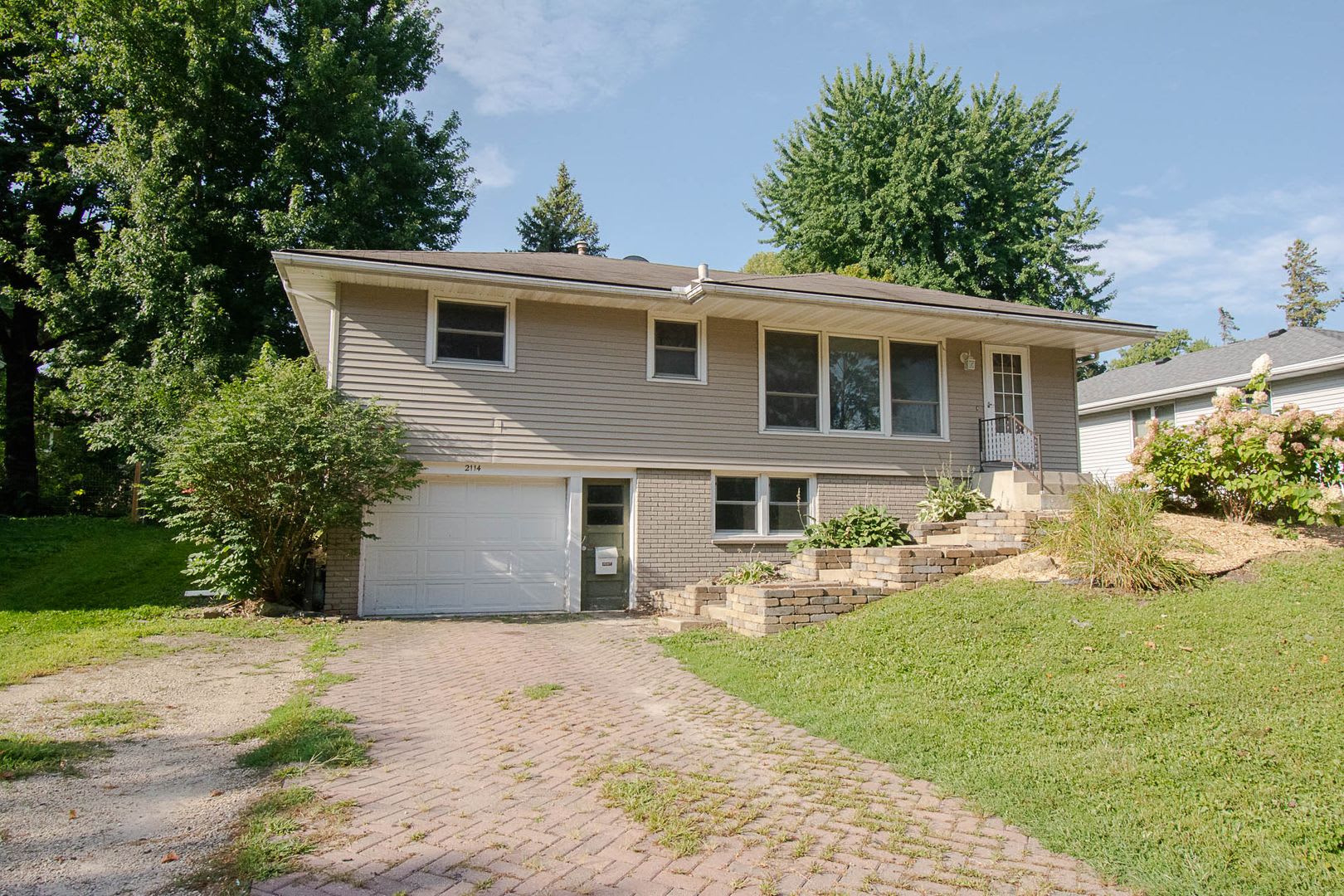 Fantastic home across the street from a park! – photo 1
