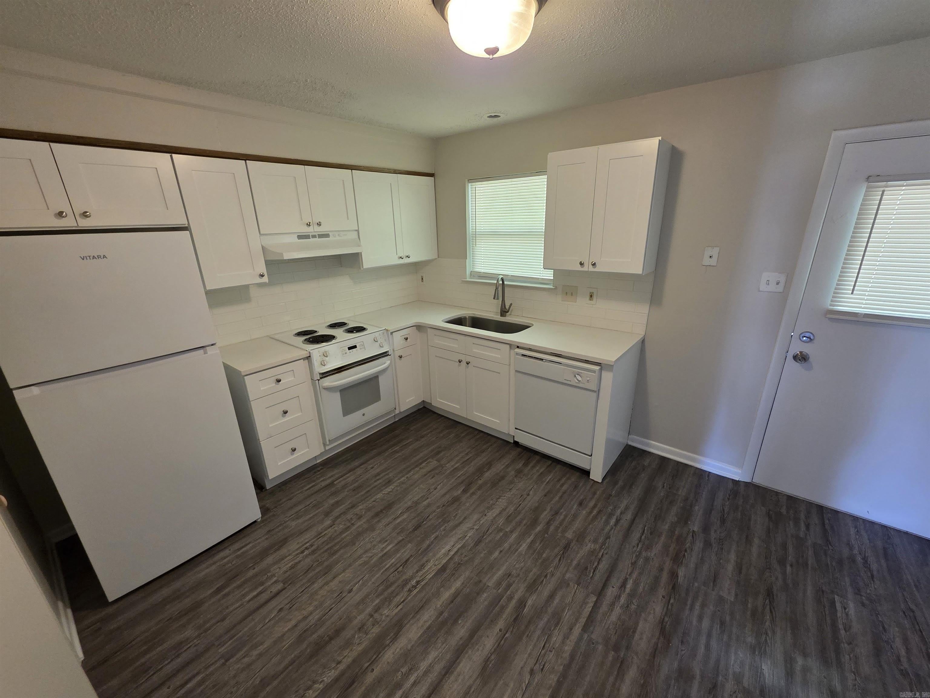 23 E Laramie Drive – photo 3