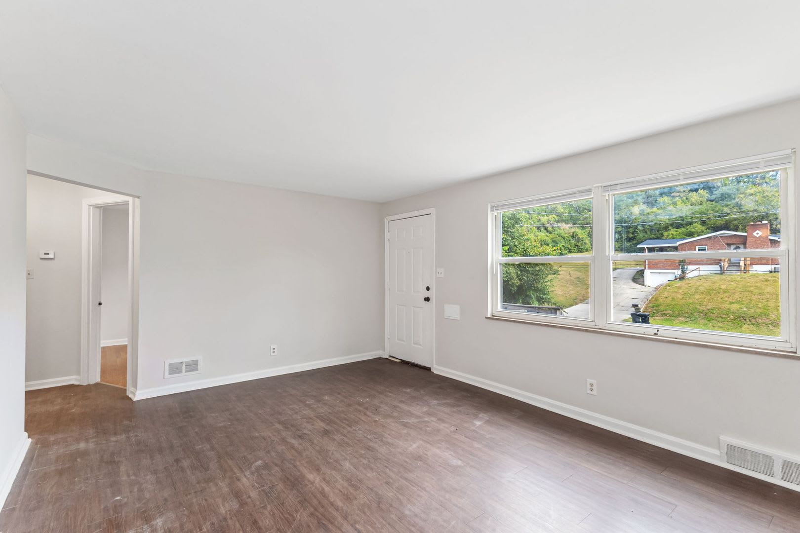 *MOVE IN SPECIAL* Westwood- Cozy 3 bedroom 1 Bath – photo 4