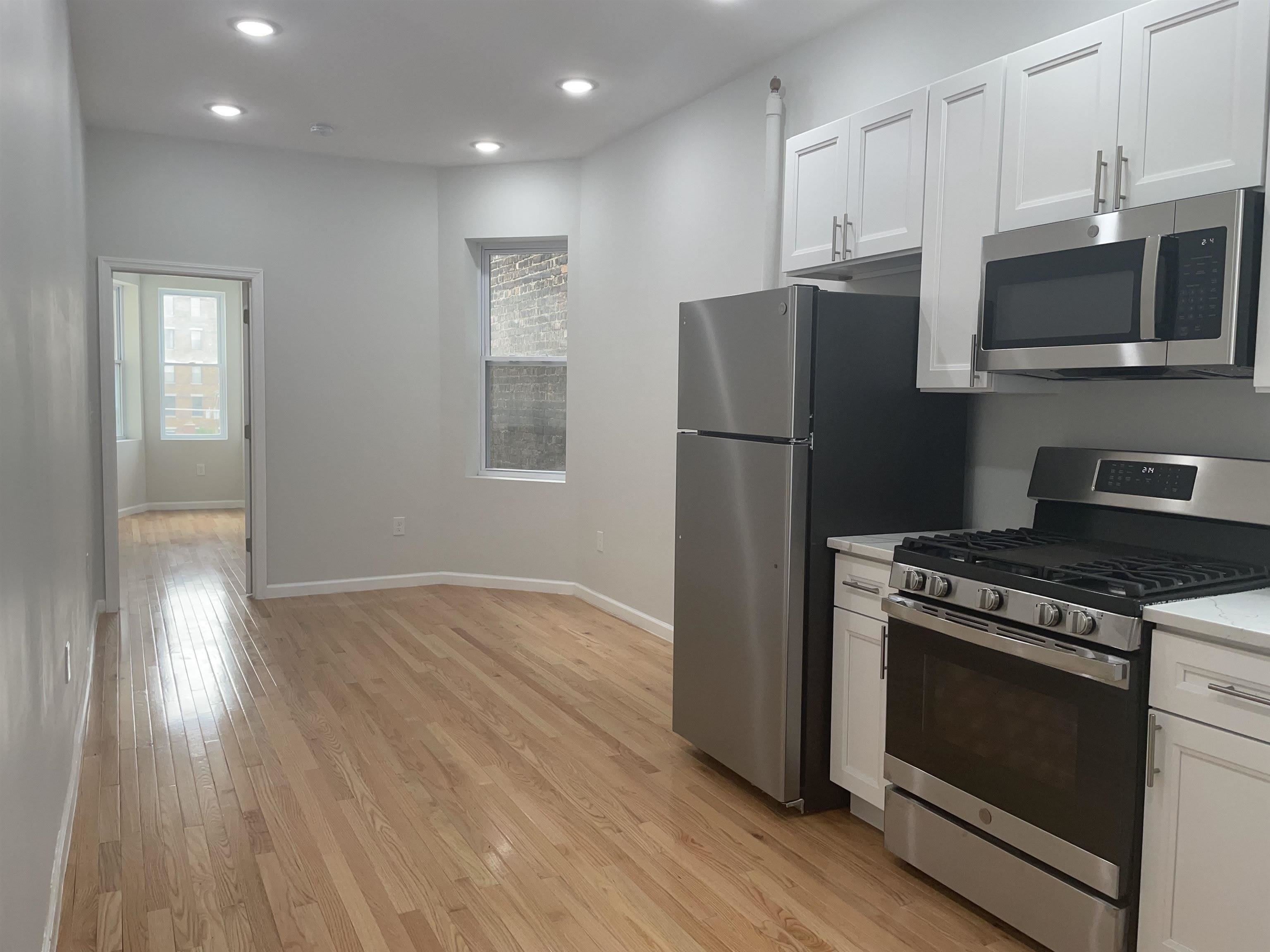 1619 PALISADE AVE – photo 5