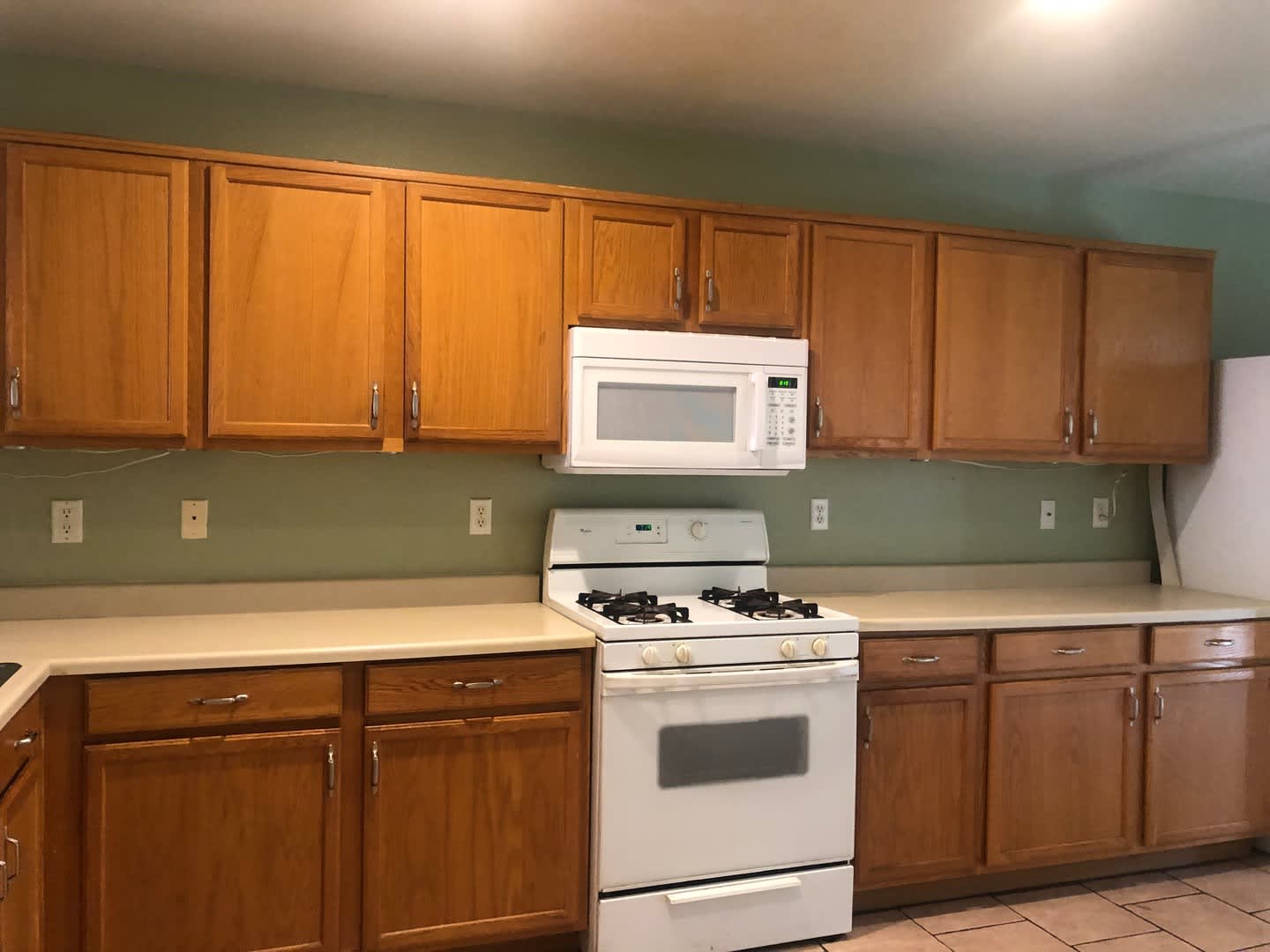 SINGLE STORY, 3 BEDROOM 2 BATH HOME. VAULTED CEILINGS – photo 3