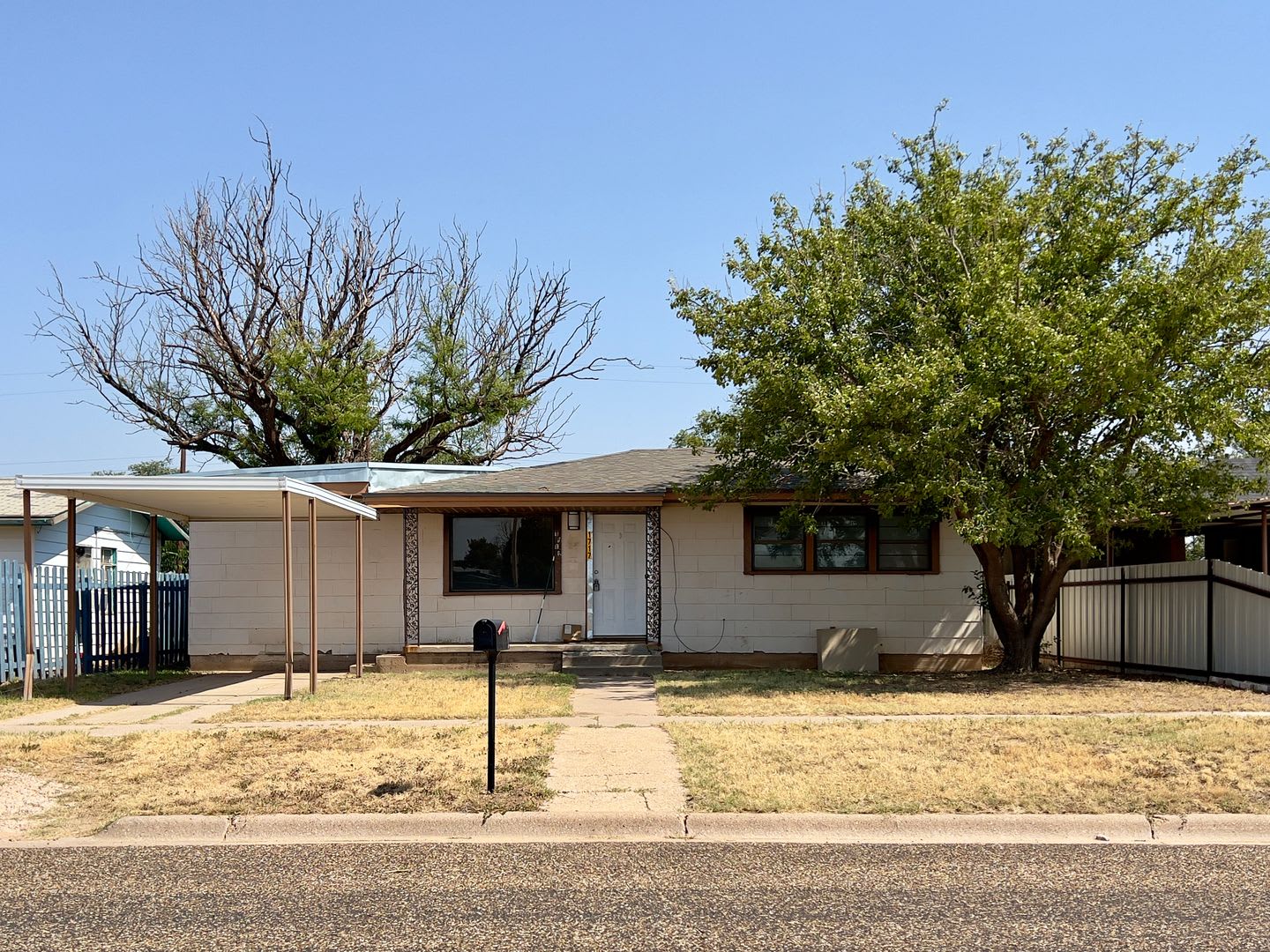 Two Bedroom Available Now Near Levelland City Park – photo 1