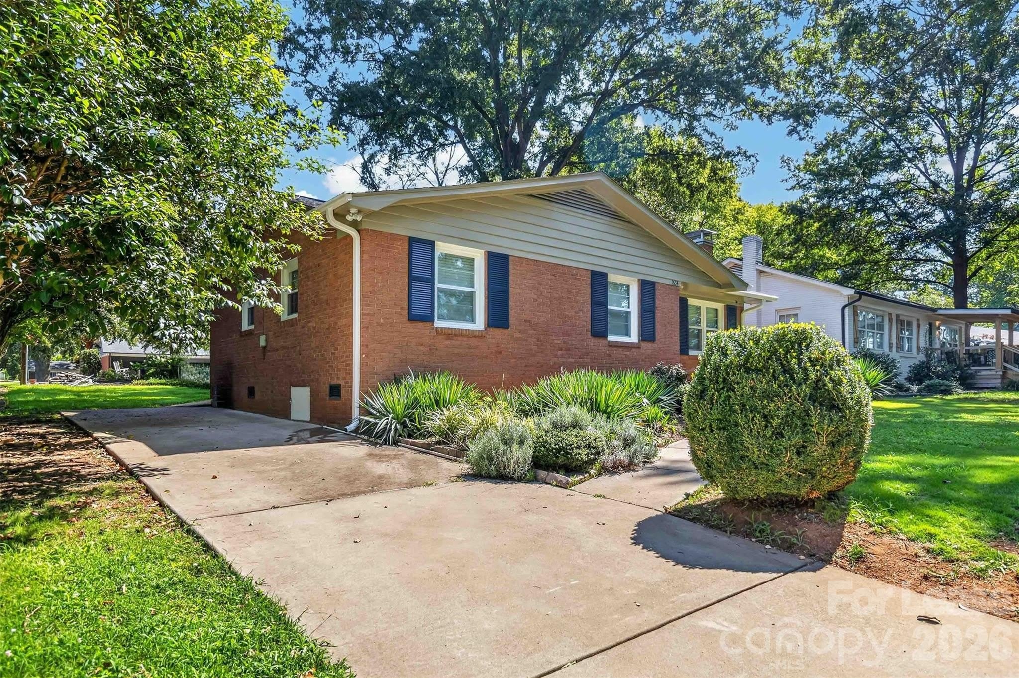 1634 Van Buren Avenue – photo 3