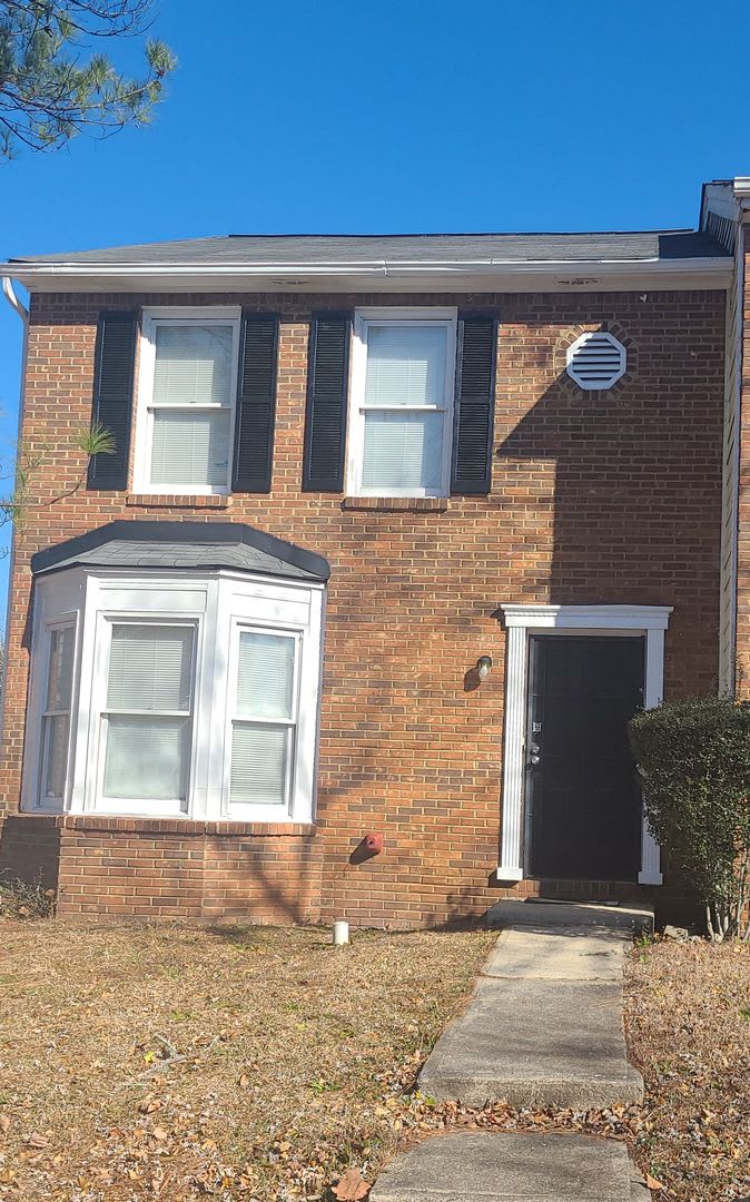 Welcome Home to Comfort and Convenience! – photo 1