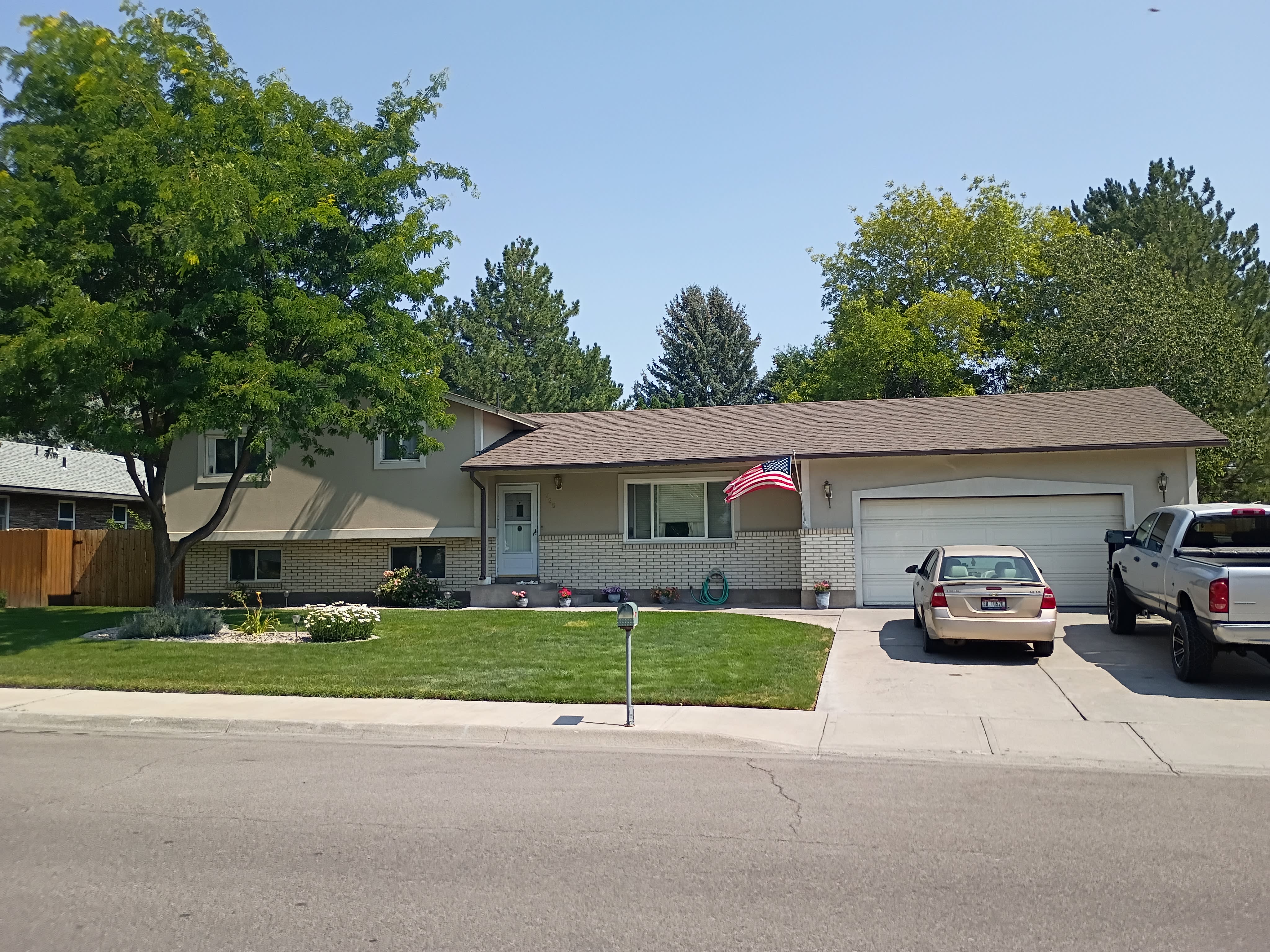725 Dickson Avenue – photo 1