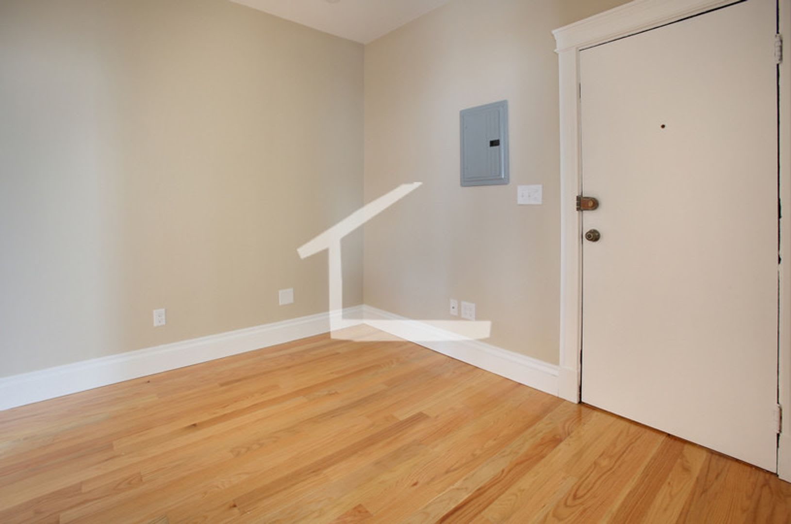 Nice 2 bed steps from Berklee College – photo 2