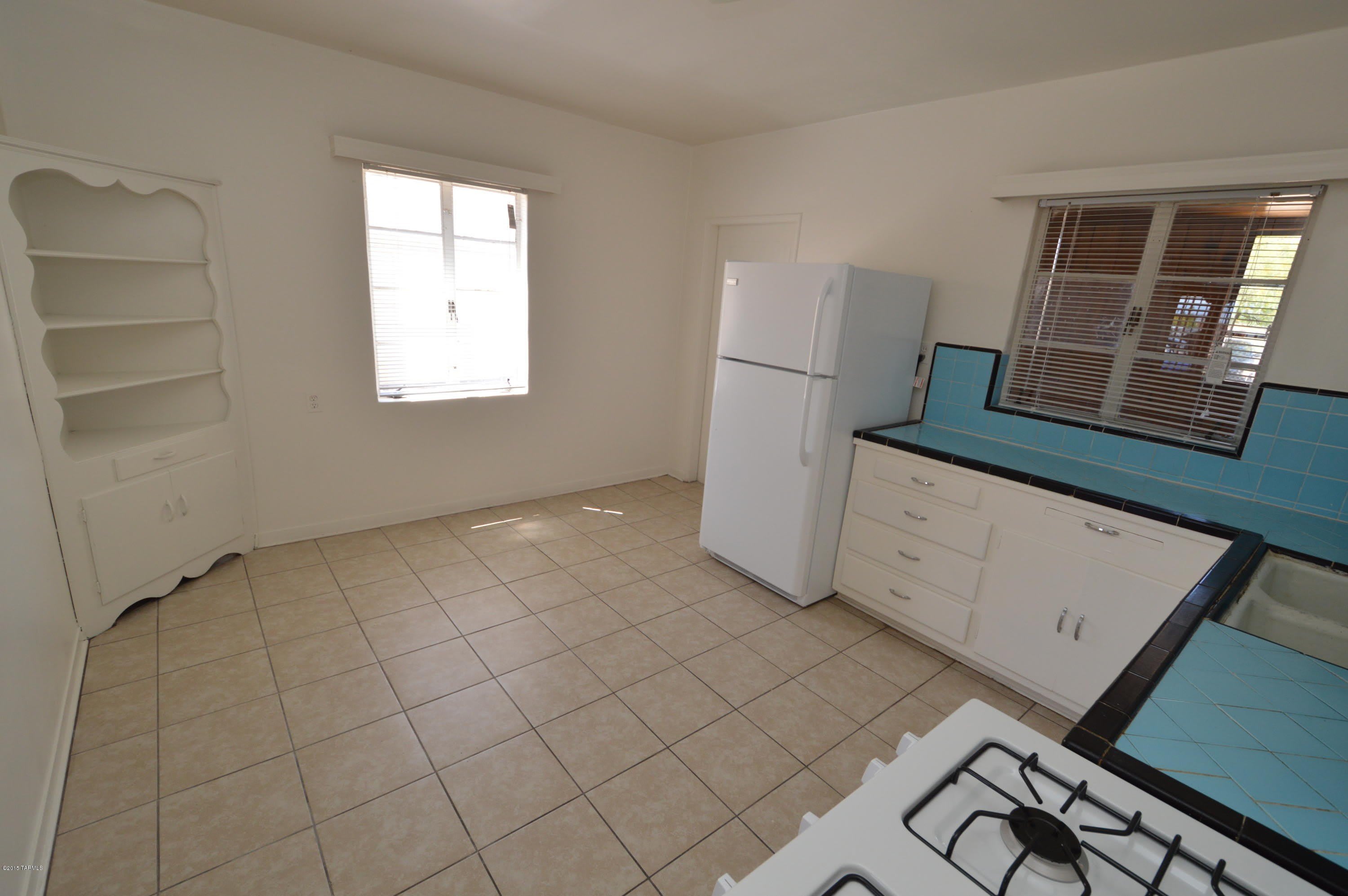 2425 N Los Altos Avenue – photo 3