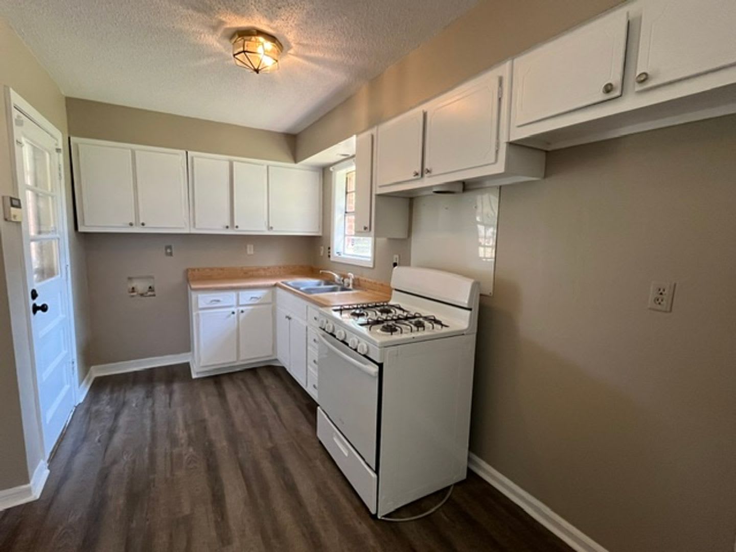 Renovated 3 Bedroom 1 Bath Home for Rent!! – photo 2