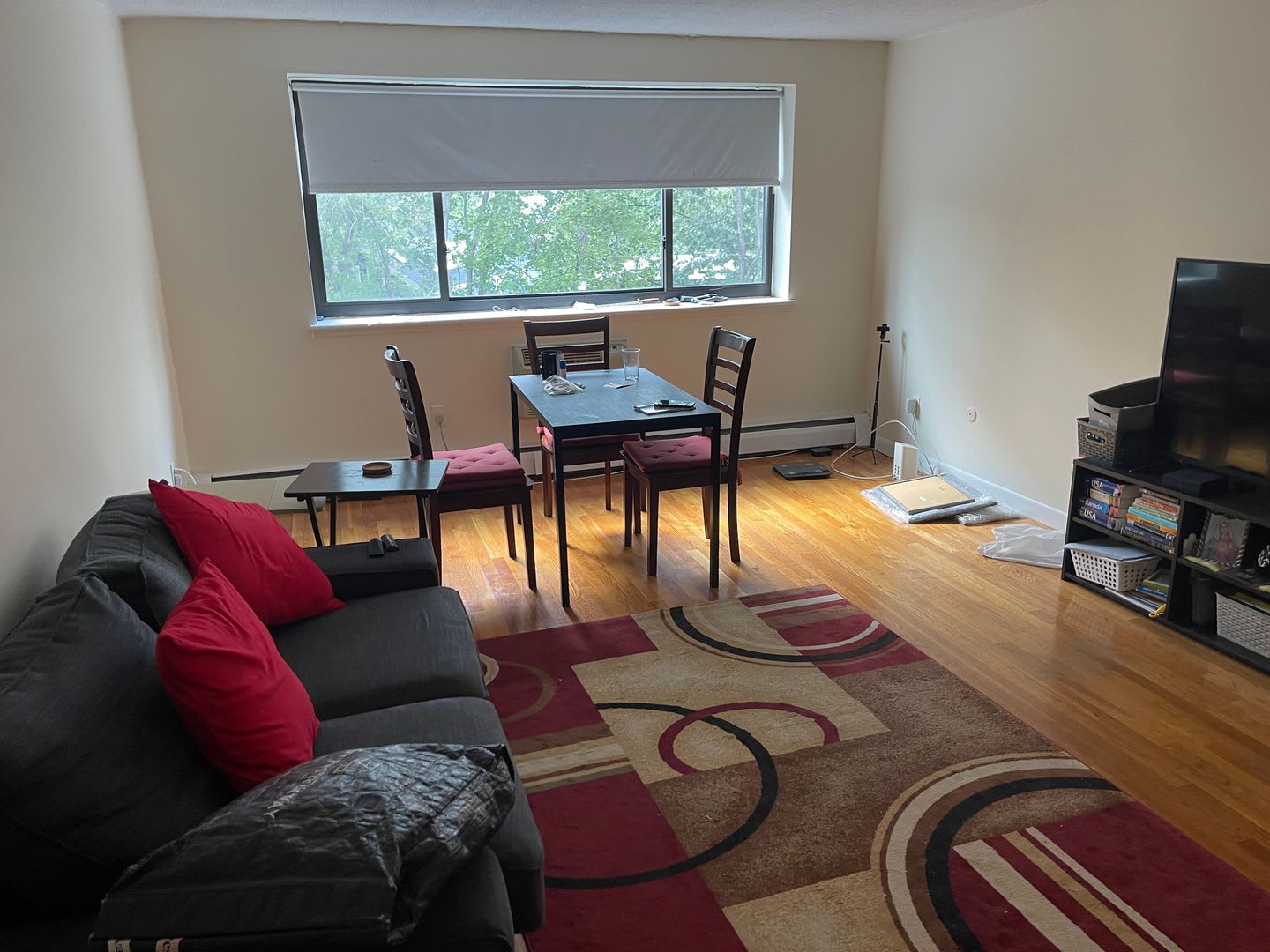 1-bed w/ Heat & Parking – photo 2