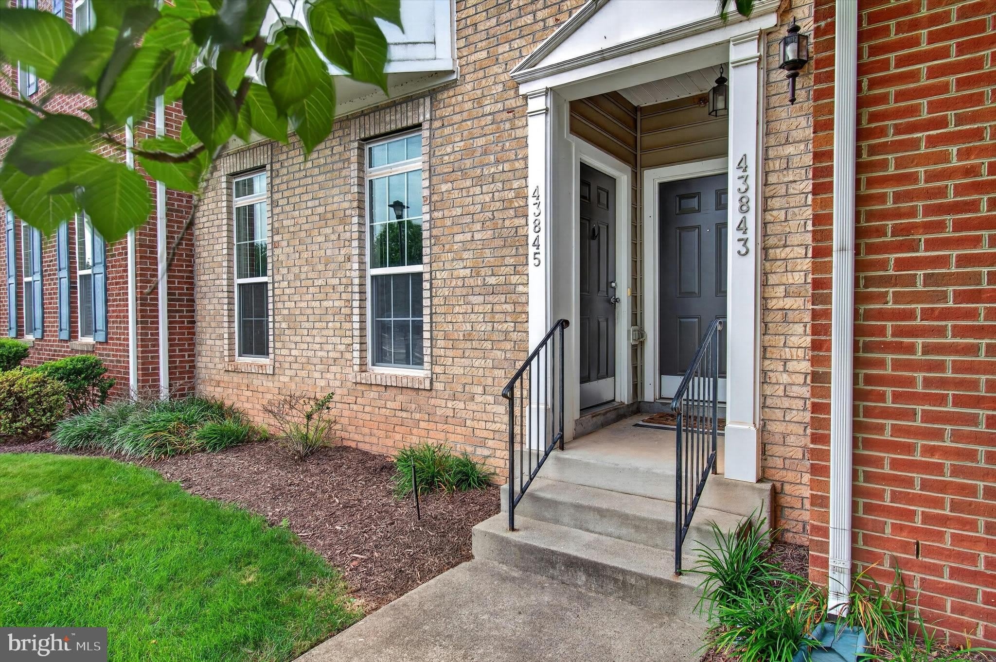 43845 CENTERGATE Drive – photo 2