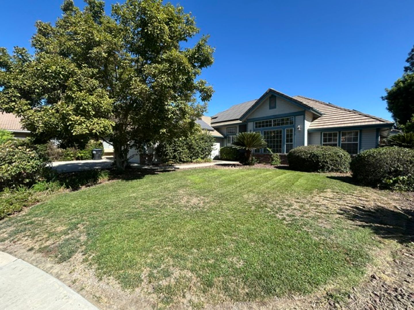 3 Bedroom 2 Bathroom With A Bonus Room And Pool In The El Diamante School District – photo 1