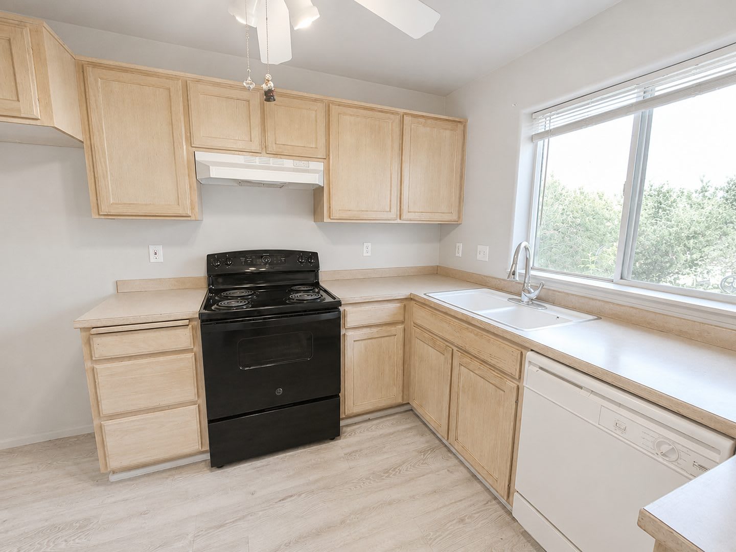 Comfort, Quiet, & Convenience Near St. Charles – photo 3