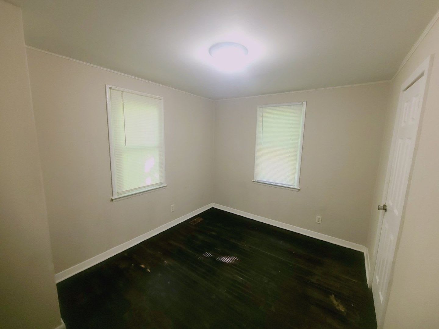 Room in 2 Bedroom Home at Celia Ave – photo 3