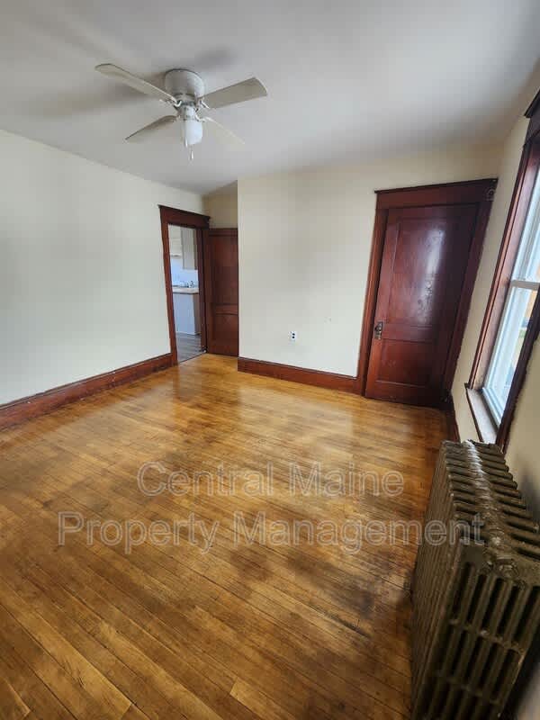 33 Bradley St. – photo 4