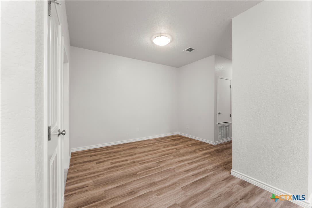 1110 Zora Drive – photo 5