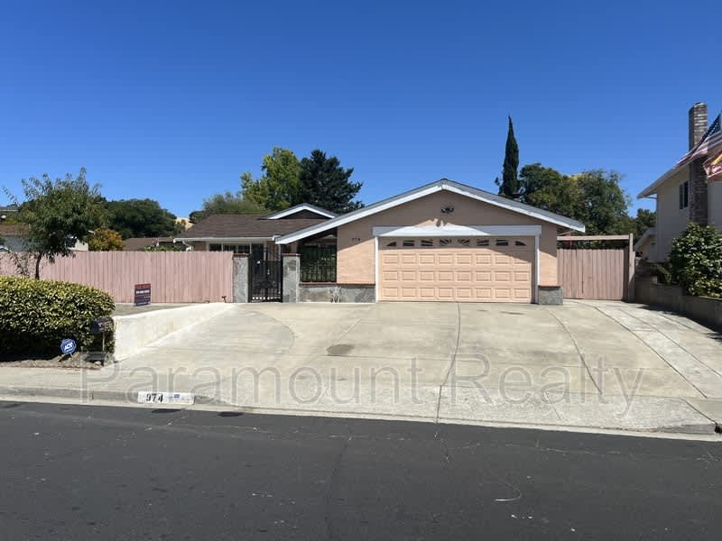 974 Coral Dr – photo 2
