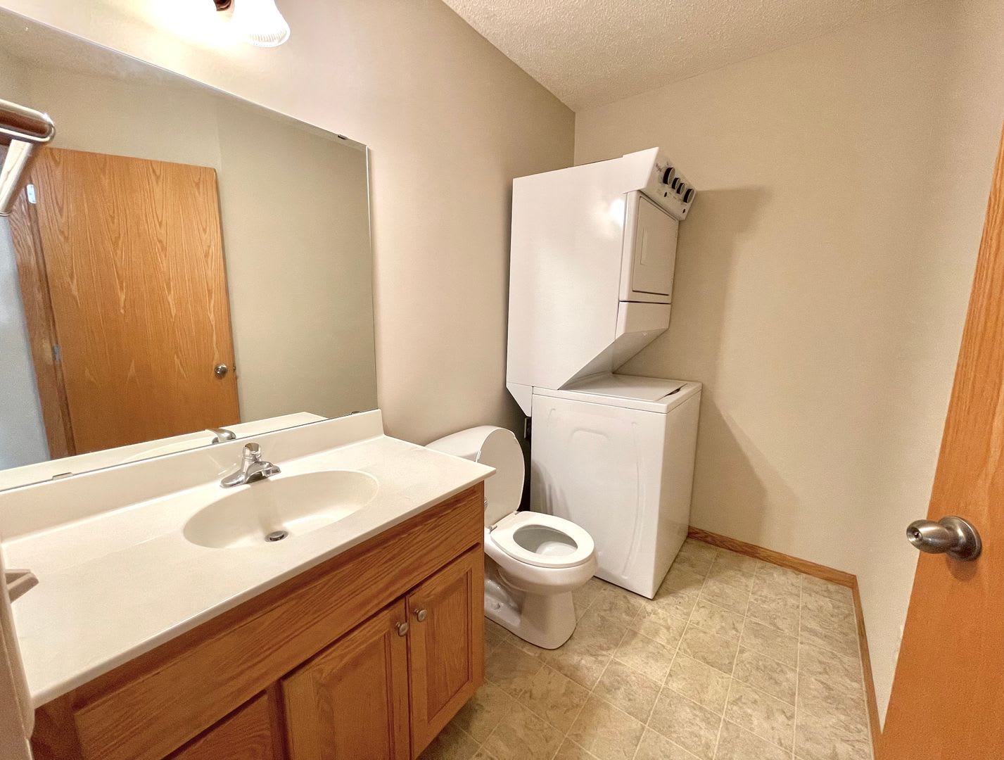 2 Bedroom, 1.5 Bath Town Home – photo 5