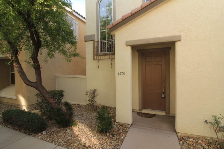 SHOWINGS AVAILABLE NOW – photo 2
