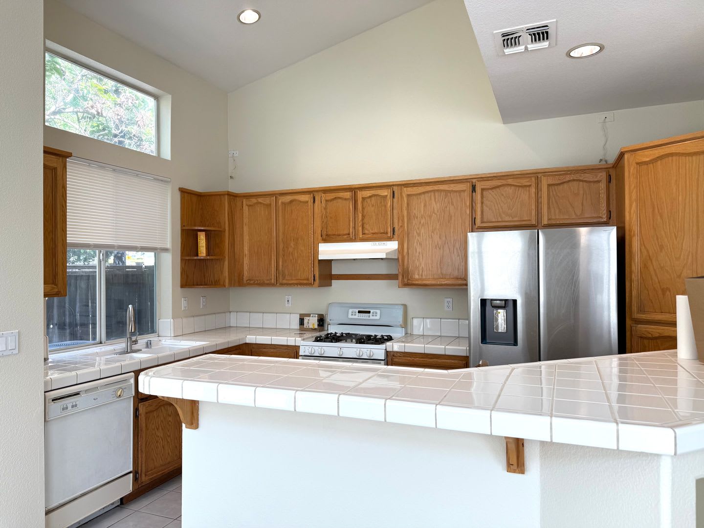 3 Bed 2.5 Ba 2 Story 2 Car Garage in Folsom! – photo 5