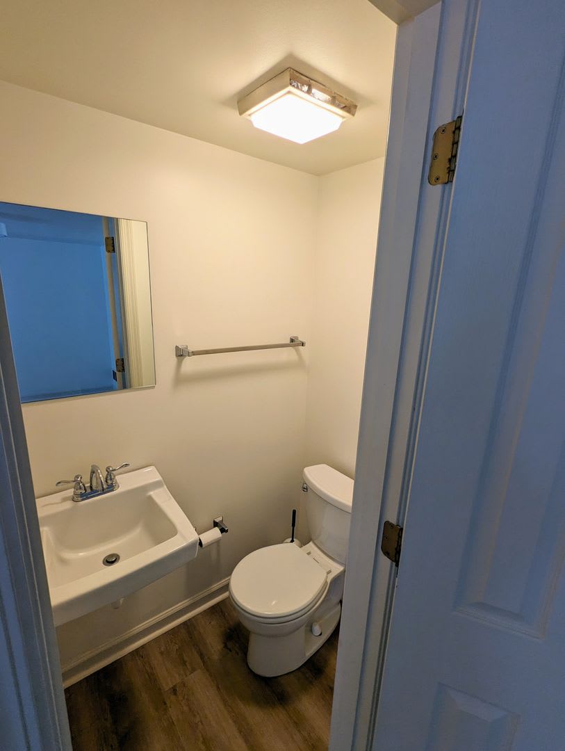 Premier City Living 2 Bed 1 5 Bath Townhouse With Off Street Parking Available Immediately South Side Flats – photo 4