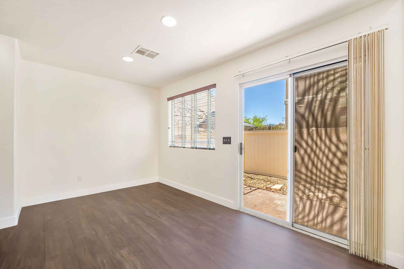 Spacious Two Story With Modern Comforts – photo 5