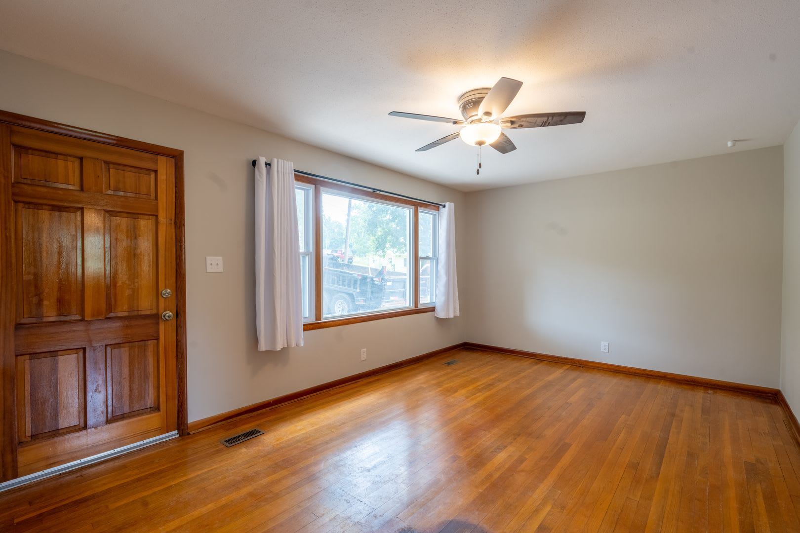 2+ bedrooms and 1.5bath house with office space and partially finished basement – photo 3