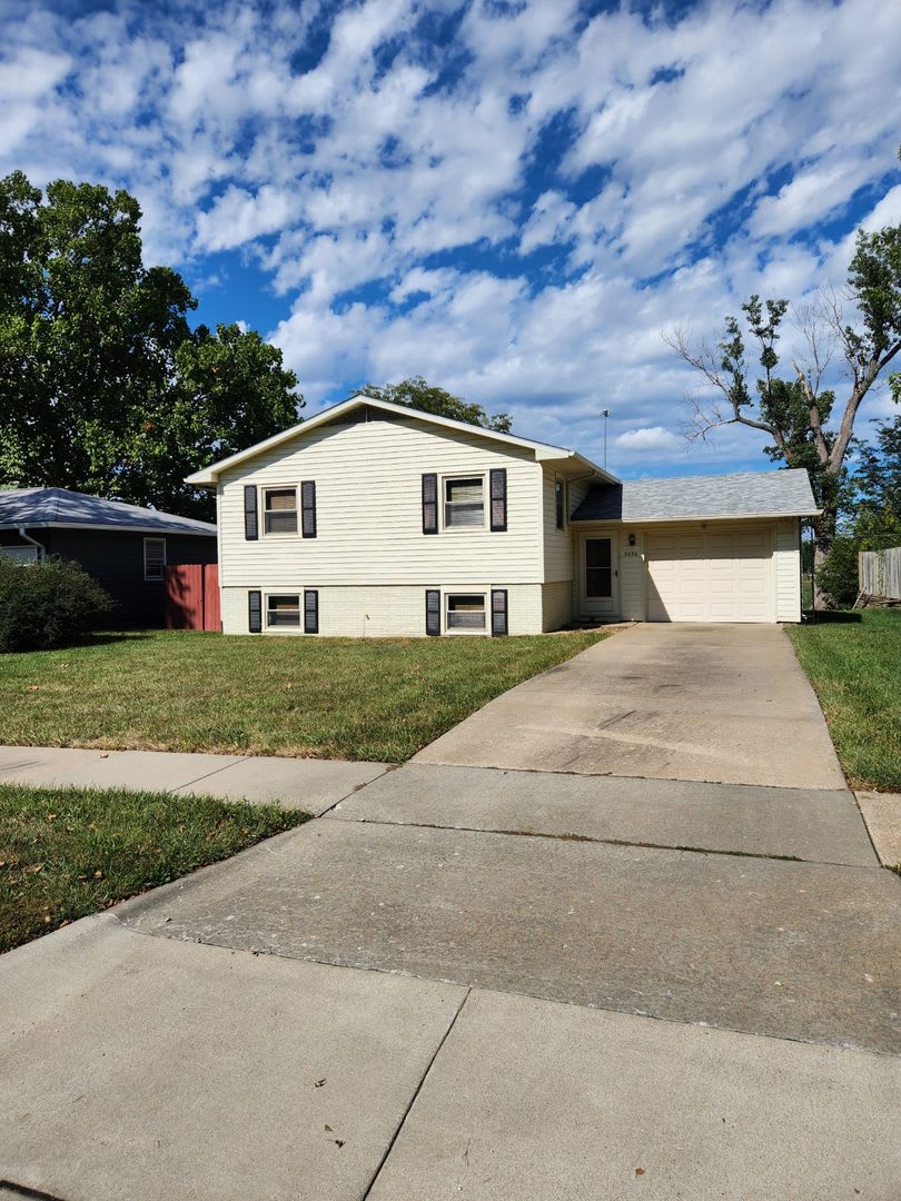 5020 SW 31st – photo 1