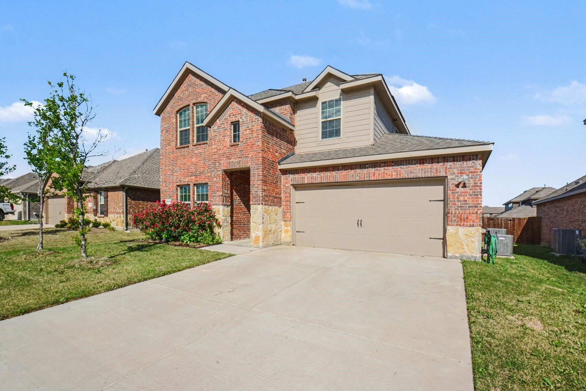1613 Grand Villa Street – photo 2