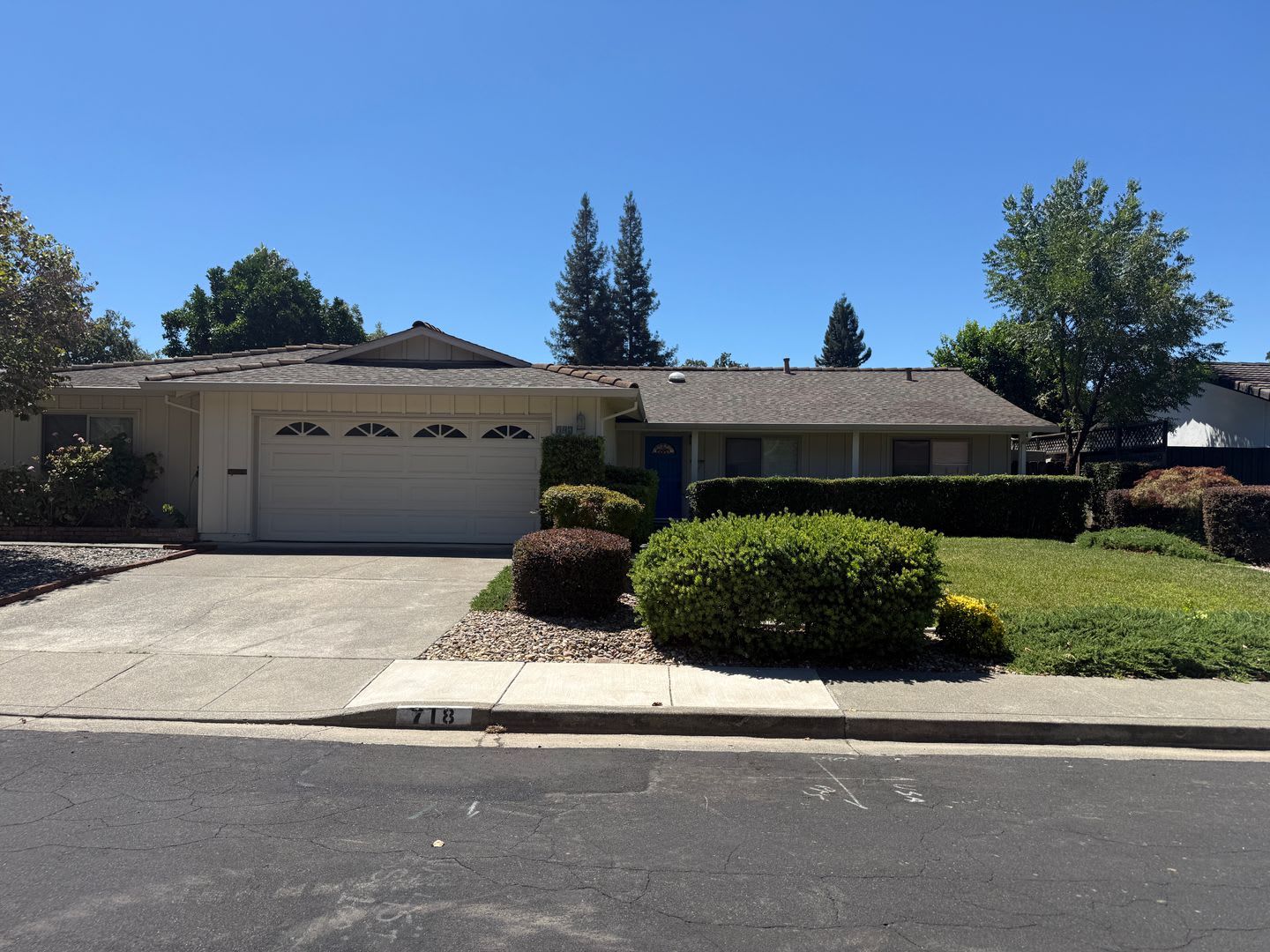 718 Linwood St. – photo 2