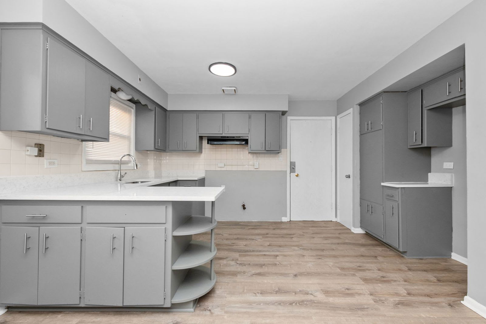 8775 South Beverly Boulevard – photo 1