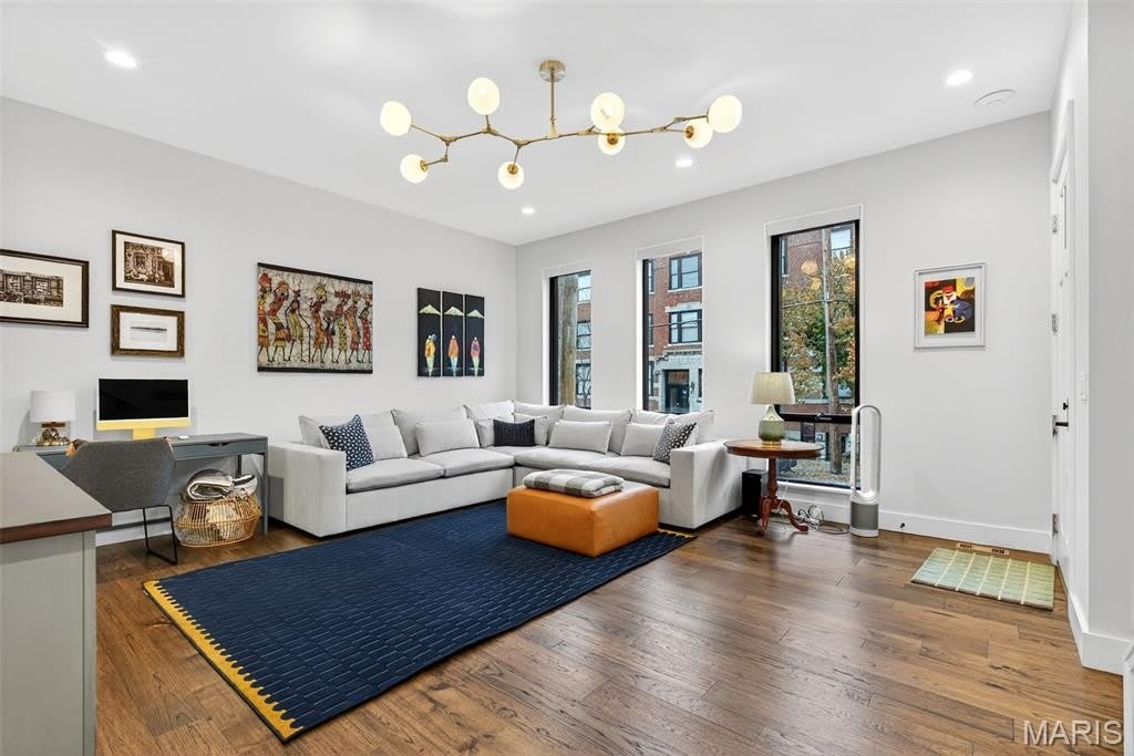 215 N Sarah Street – photo 3