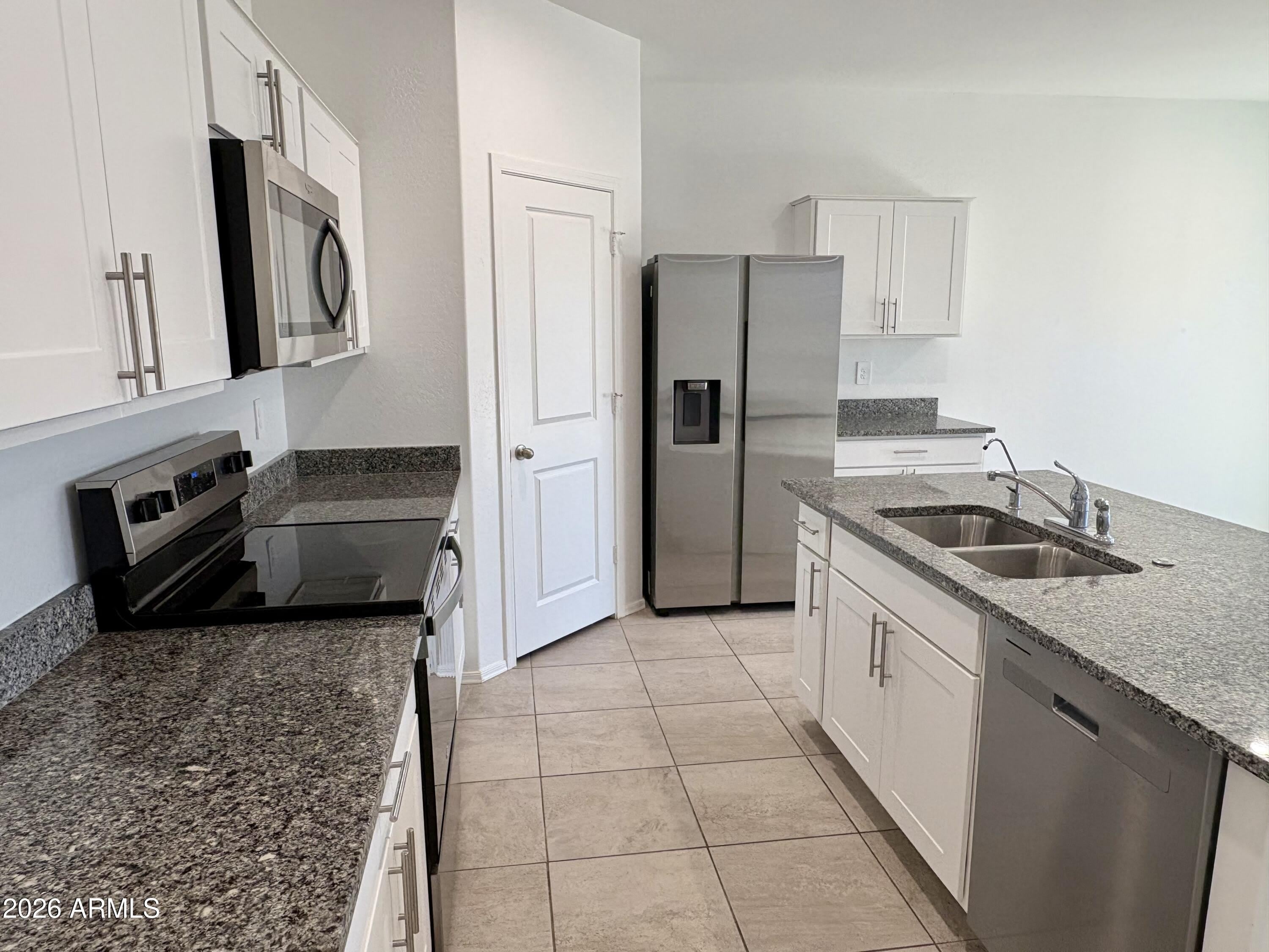 1575 E Lardner – photo 3