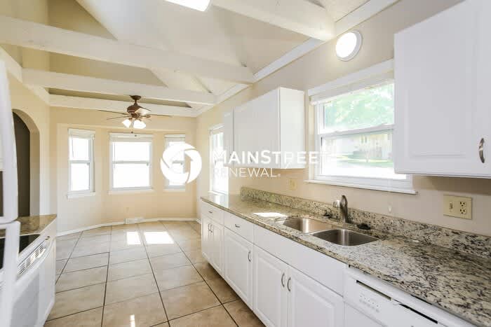 332 South Kendall Avenue – photo 5