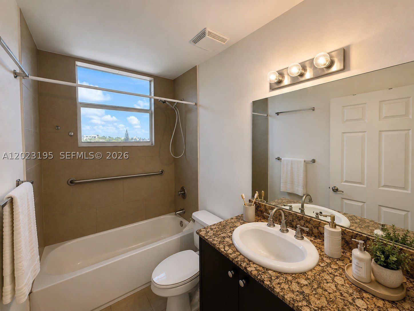 529 NE 62nd St – photo 4