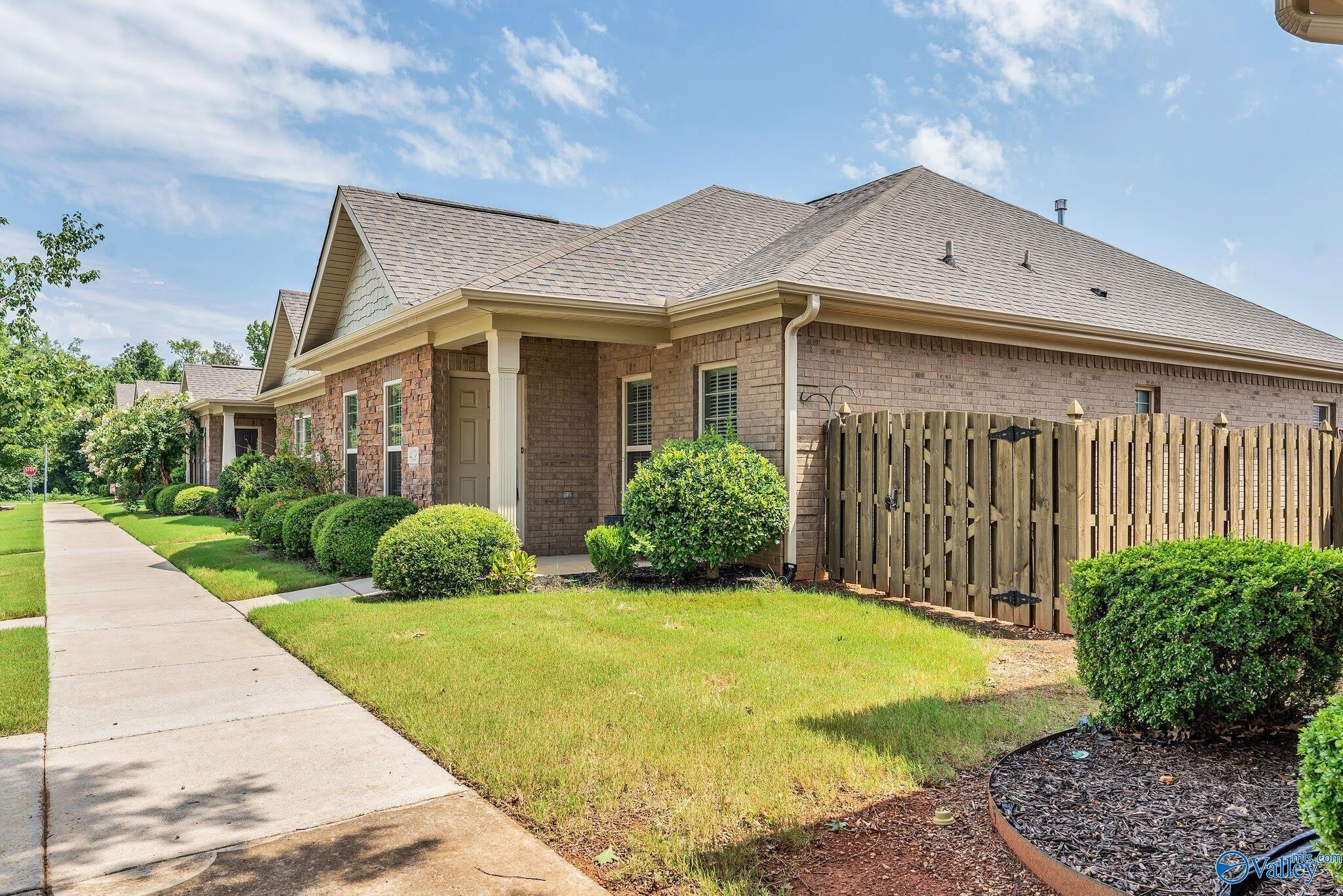 412 SW White Petal Street – photo 2