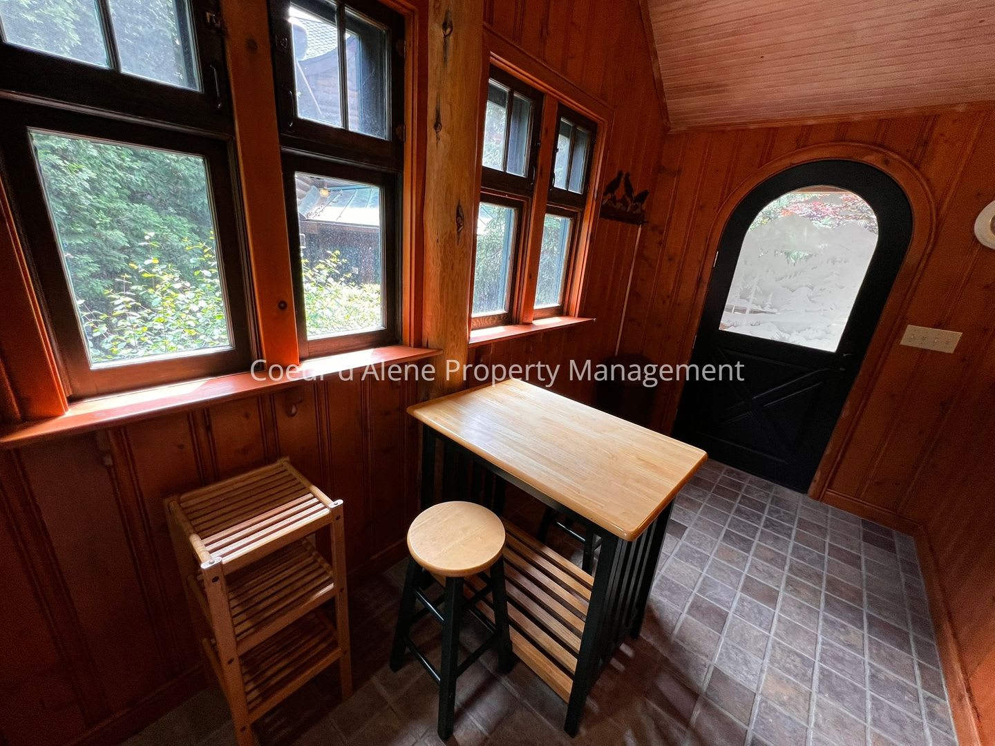 One Of A Kind Cottage Near Hayden Lake Country Club – photo 5