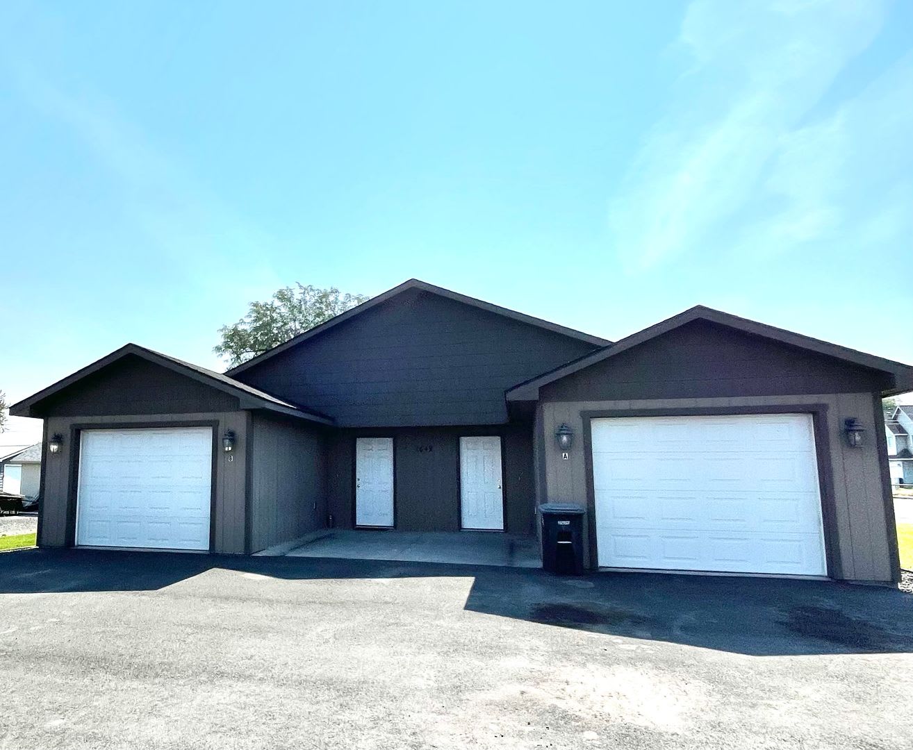 Spacious 2 Bedroom 2 Bathroom Duplex Ideal Location – photo 3