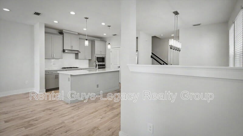 409 Crestview Drive – photo 4