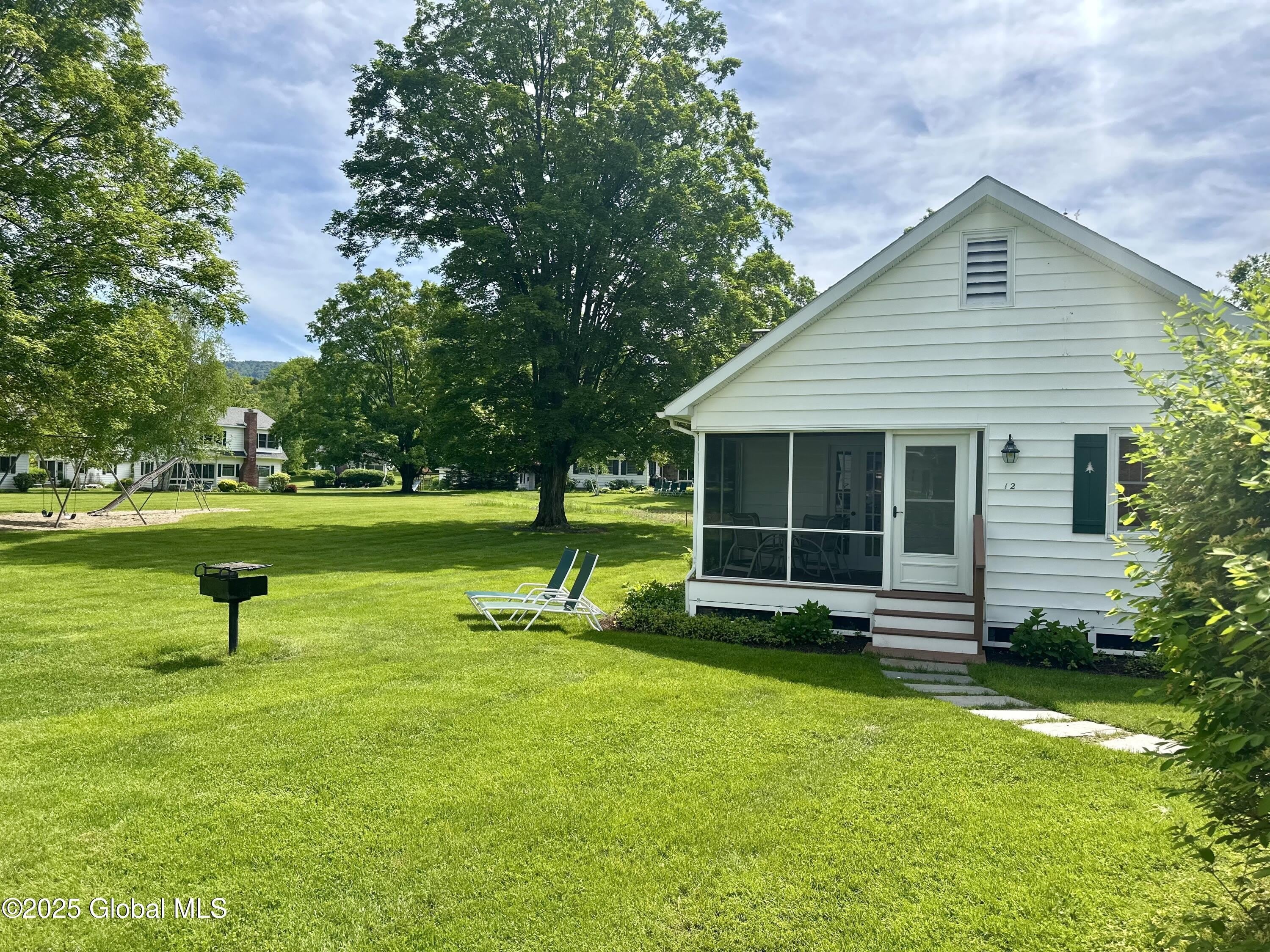 12 Seneca Drive – photo 1