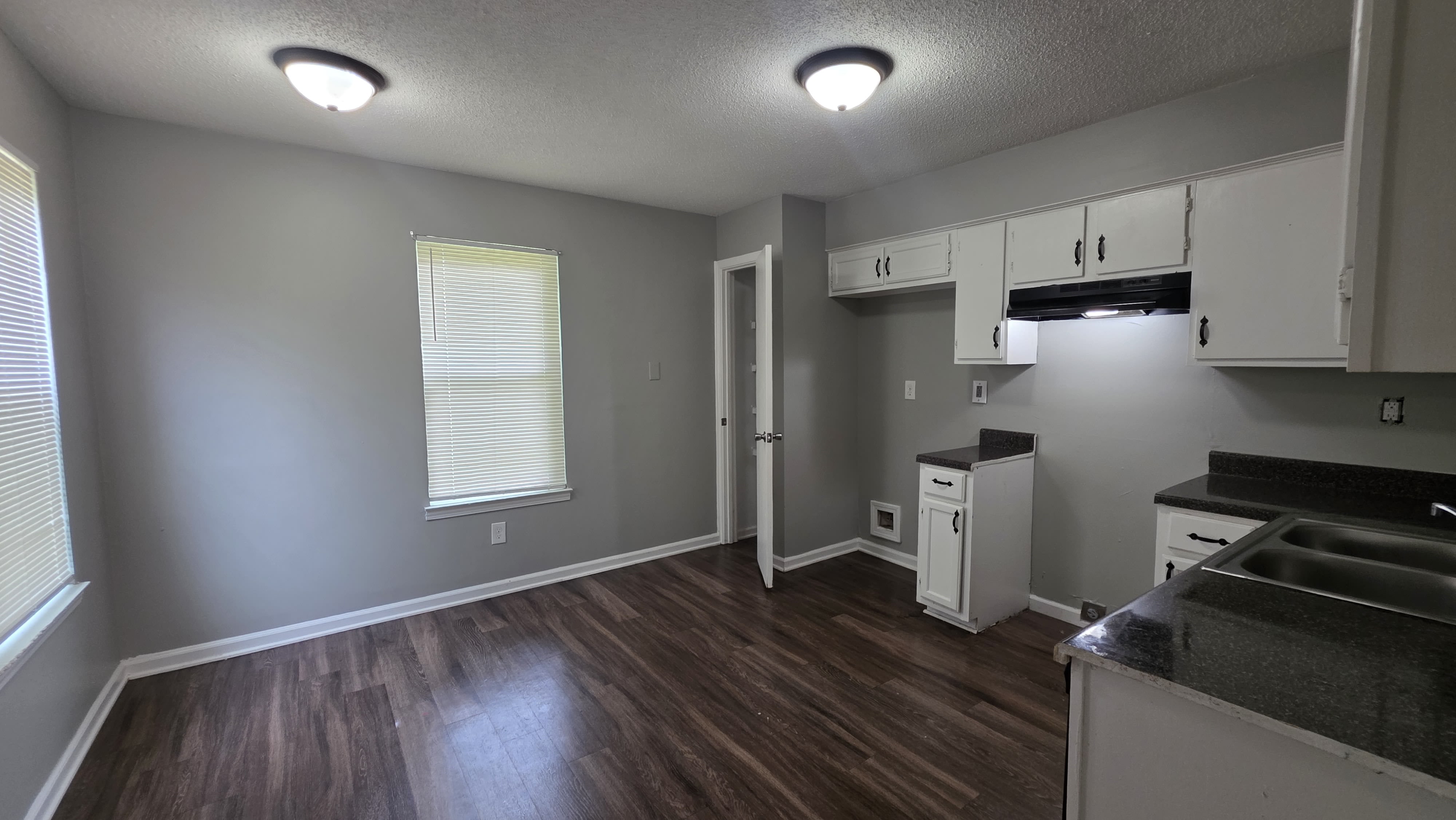 2504 Redvers Ave – photo 5