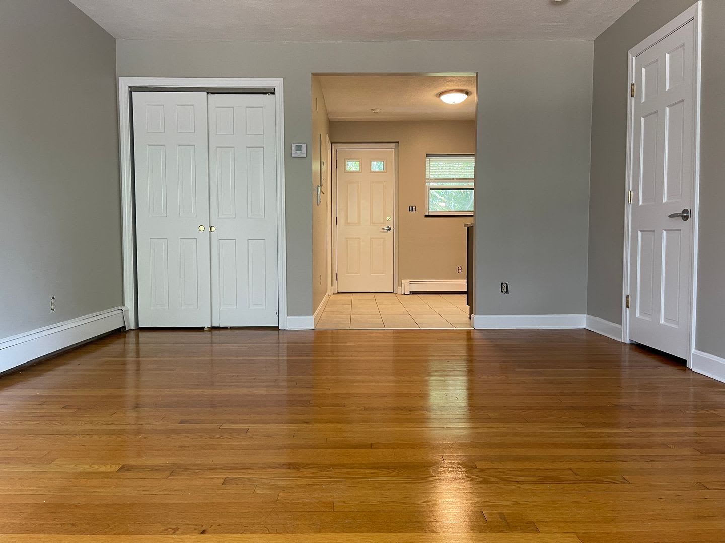 Older Renovation But Very Nice Layout 2 Bed Ht Hw Inc No Fee Next 1 Free Month – photo 4