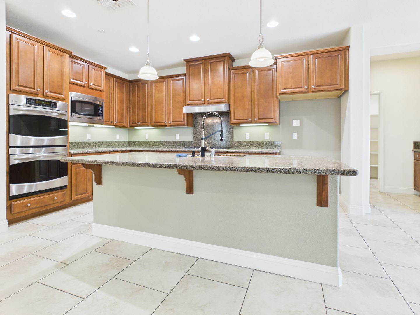 Solar Home Spacious 5-Bedroom in Blackstone with Resort Style Amenities – photo 5