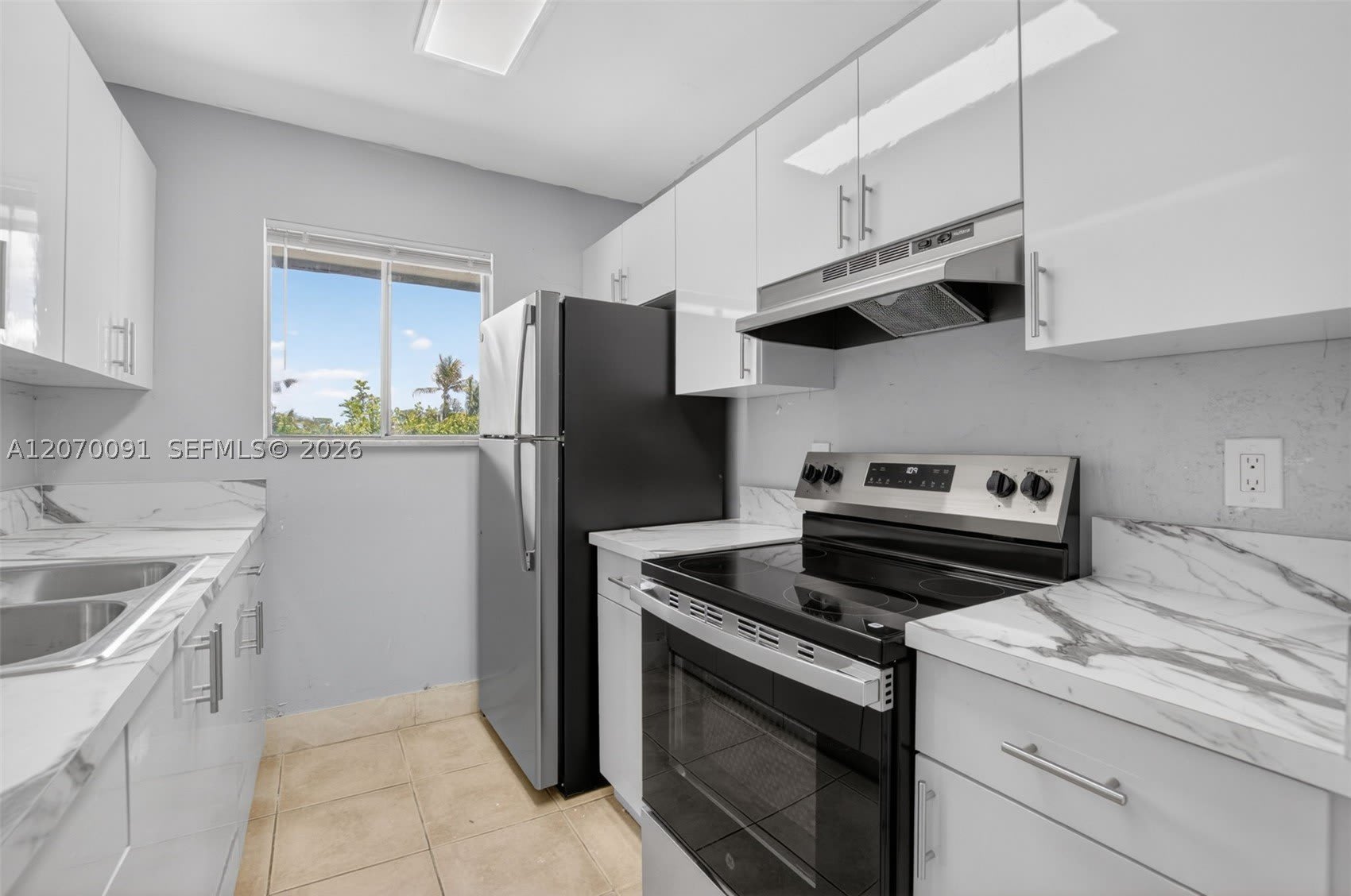 2201 Catherine Dr – photo 5