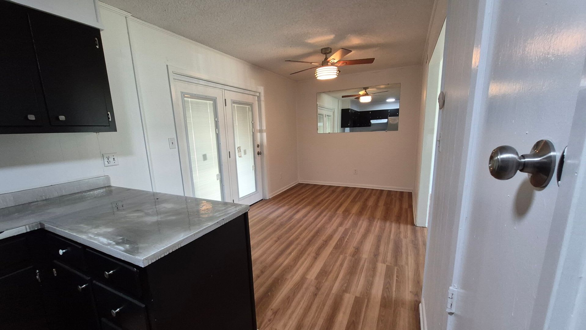 Stunningly updated townhome! – photo 5